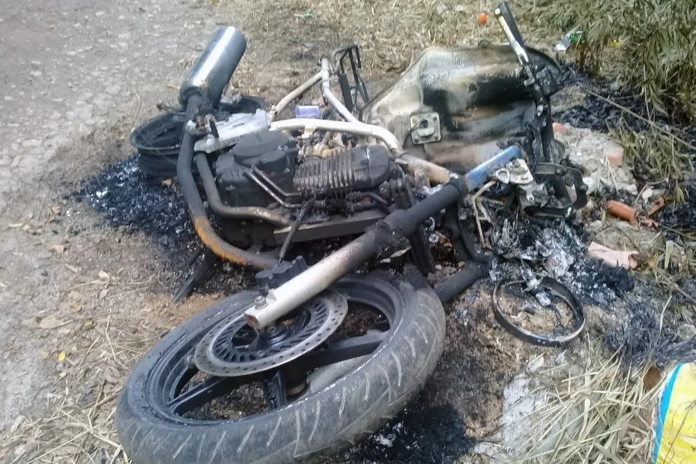 Polícia acha moto queimada em propriedade rural de Canarana
