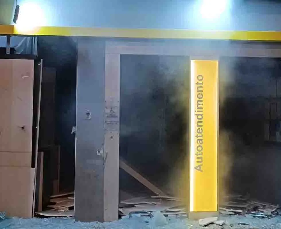 Quadrilha explode caixas eletrônicos de agência bancária e ataca sede de pelotão da Polícia Militar em Cafarnaum 