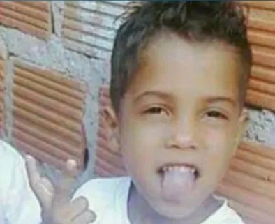 Criança de cinco anos morre eletrocutada após encostar em poste em Jequié
