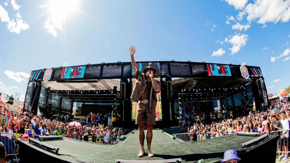 Léo Santana e Timbalada encerram São João de Irecê com grandes shows