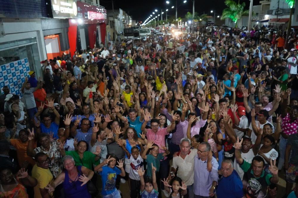 Ato de filiação e lançamento da pré-candidatura de Maninho de Salobro reúne multidão