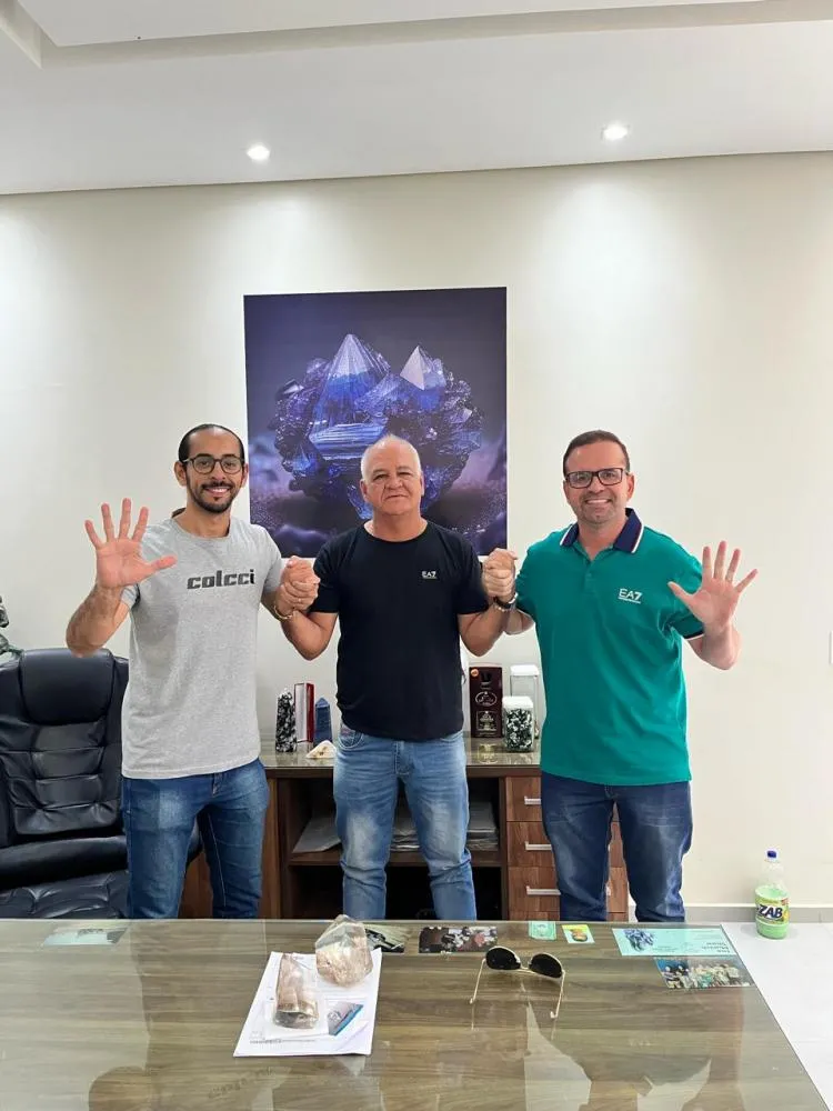 Secretário entrega cargo e se une ao grupo de oposição 