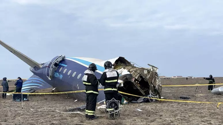 Video mostra queda de avião fabricado pela Embraer com 67 pessoas a bordo no Cazaquistão