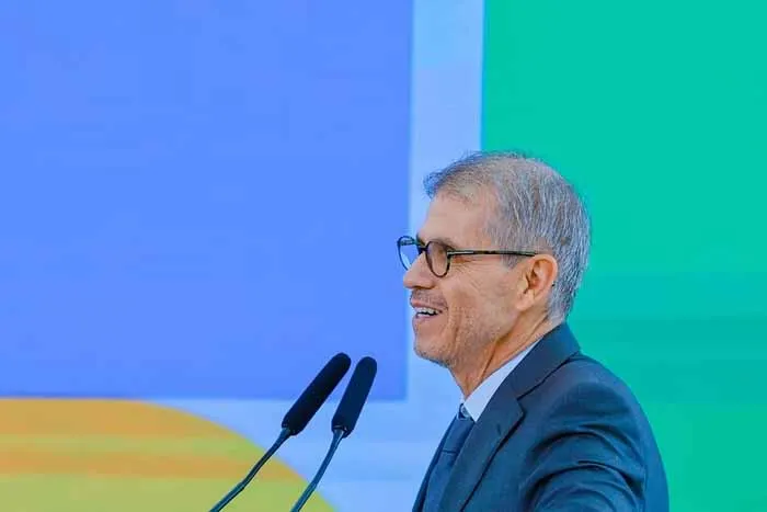 Em meio à crise do Pix, PT lança curso de fake news