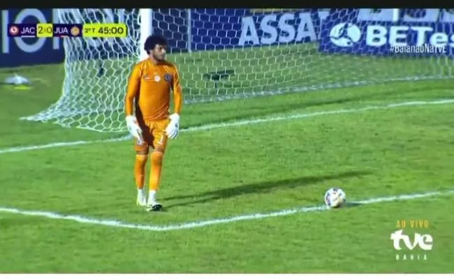 Goleiro natural de Irecê se destaca no Baianão e é eleito para a seleção da rodada