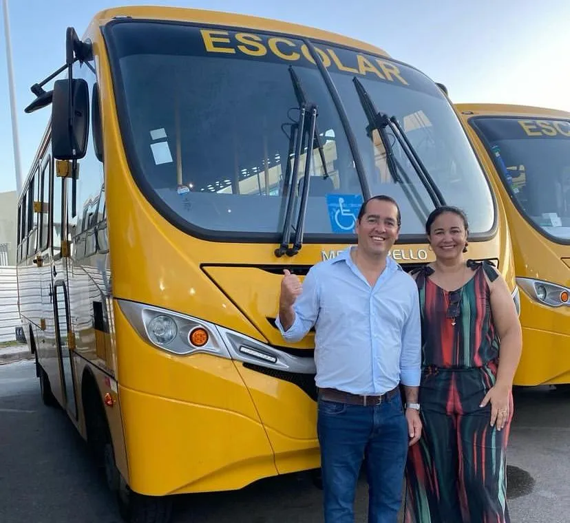 João Dourado é contemplado com novo ônibus escolar