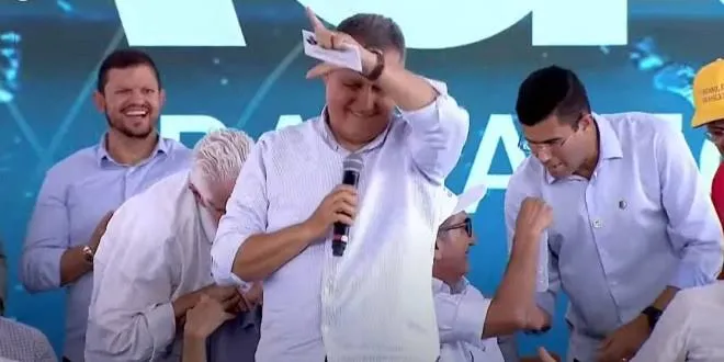Rui Costa repete “dancinha” de Janja no palanque de Lula e provoca reações da oposição na Bahia