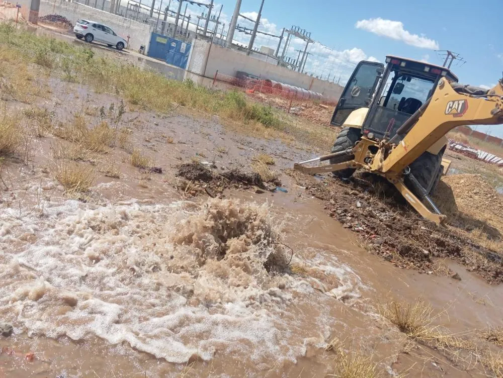 Embasa conclui reparo em rede atingida e fornecimento de água é retomado aos poucos na microrregião de Irecê