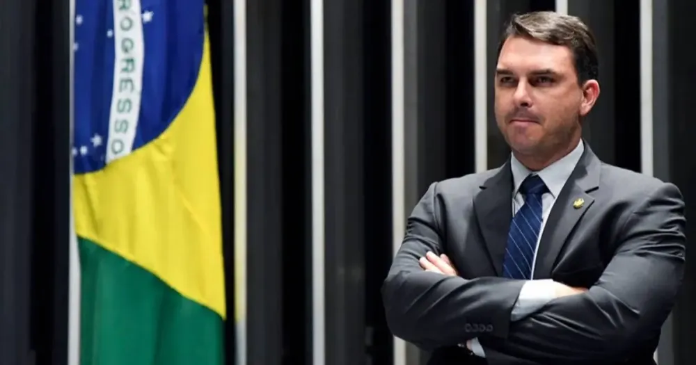 Câmara Municipal de Salvador aprova título de cidadão soteropolitano a Flávio Bolsonaro
