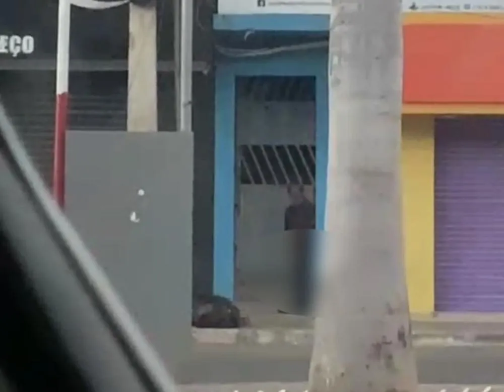 Idoso é flagrado em atos obscenos na Praça do Feijão, em Irecê