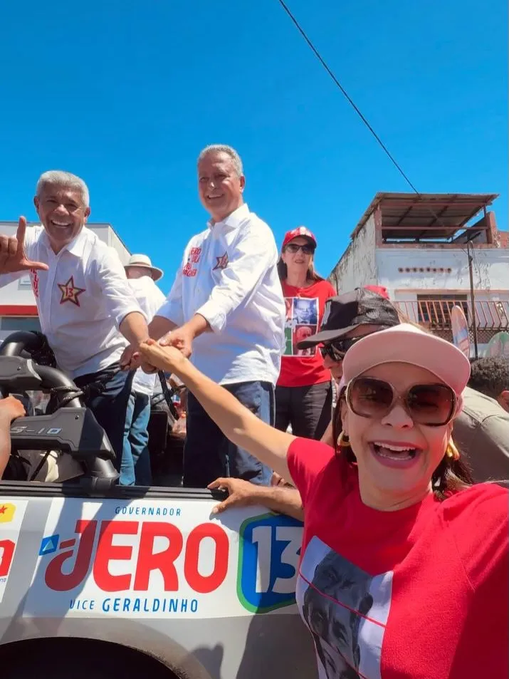 Ivoneide participa de caminhada com Jerônimo em Feira de Santana 